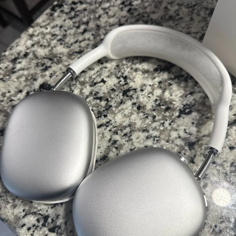 Apple White VR AR Headset with Integrated Display
